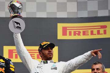 Hamilton en el pódium del GP de Bélgica. 