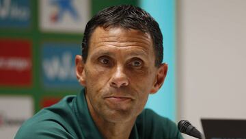 El entrenador del Betis, Gustavo Poyet, en rueda de prensa.