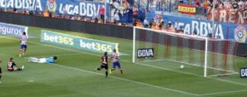 Liga Bbva. Atlético de Madrid - Rayo Vallecano. 3-0. Arda Turan marca el tercer tanto.