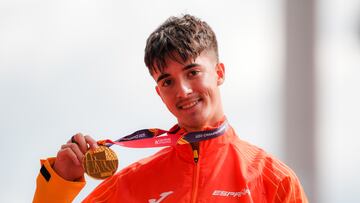 Joan Querol, con su oro (RFEA /Sportmedia)