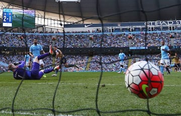 Alexis Sánchez anota el 2-2 ante Manchester City.