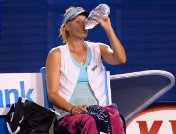 Maria Sharapova con un chaleco de hielo para combatir las altas temperaturas. Desde el primer día de competición el Abierto de Australia está registrando temperaturas que superan los 40ºC por la ola de calor que afecta a Melbourne.