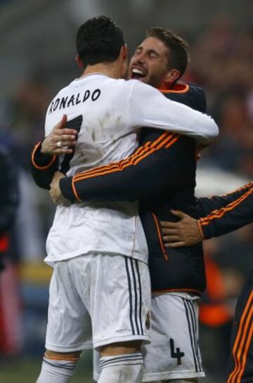 Cristiano Ronaldo celebra el 0-4 con Sergio Ramos. 