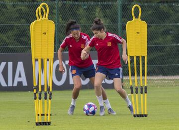 Leila Ouahabi y Lucía García. 