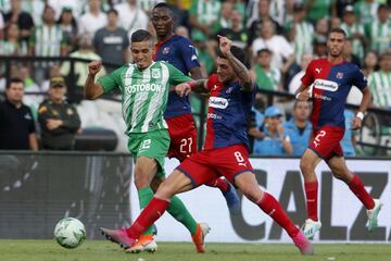 Cucchi, Arregui, en contra, Barrera y Barcos, en dos oportunidades, anotaron para los verdes. Por los rojos convirtieron Murillo y Cano.