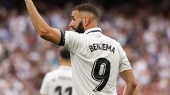 Karim Benzema celebra su último gol con la camiseta del Real Madrid.