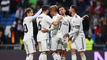 Los jugadores del Madrid celebran un gol ante el Alav&eacute;s, en el Bernab&eacute;u.