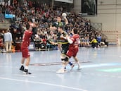 El Frigoríficos coge aire y alarga la crisis del Atlético Valladolid