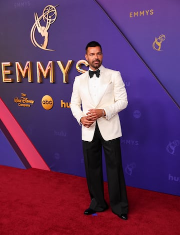 Ricky Martin durante la alfombra roja de los premios Emmys 2024 celebrados en el teatro Peacock de Los Ángeles.