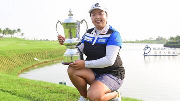 HAINAN ISLAND, CHINA - NOVEMBER 11:  Shanshan Feng of China celebrates after winning the Blue Bay LPGA at Jian Lake Blue Bay golf course on November 10, 2017 in Hainan Island, China. (Photo by Zhe Ji/Getty Images)