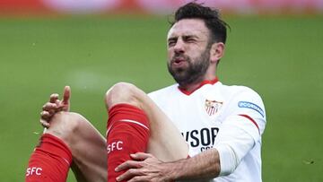 Miguel Layún se duele de una falta