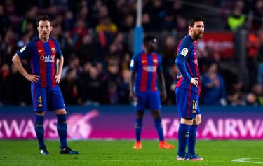 Piqué, Bartomeu and Messi's scowl