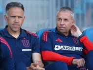 Futbol, Deportes Iquique vs Universidad de Chile.
Fecha 30, Liga de Primera 2025.
El director tecnico de Universidad de Chile Gustavo Alvarez es fotografiado durante el partido de primera division ante Deportes Iquique disputado en el estadio Tierra de Campeones de Iquique, Chile.
06/12/2025
Alex Diaz/Photosport
Soccer, Deportes Iquique vs Universidad de Chile.
Date 30, Liga de Primera 2025.
Universidad de Chile head coach Gustavo Alvarez is photographed during the first division match against Deportes Iquique at the Tierra de Campeones stadium in Iquique, Chile.
06/12/2025
Alex Diaz/Photosport