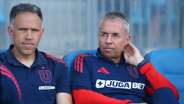 Futbol, Deportes Iquique vs Universidad de Chile.
Fecha 30, Liga de Primera 2025.
El director tecnico de Universidad de Chile Gustavo Alvarez es fotografiado durante el partido de primera division ante Deportes Iquique disputado en el estadio Tierra de Campeones de Iquique, Chile.
06/12/2025
Alex Diaz/Photosport
Soccer, Deportes Iquique vs Universidad de Chile.
Date 30, Liga de Primera 2025.
Universidad de Chile head coach Gustavo Alvarez is photographed during the first division match against Deportes Iquique at the Tierra de Campeones stadium in Iquique, Chile.
06/12/2025
Alex Diaz/Photosport
