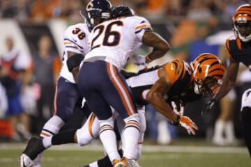 Andy Dalton se sobrepuso a su mala actuaci¨®n la semana pasada en Tampa y consigui¨® un touchdown de carrera en su primer y ¨²nico drive, en el que el QB consigui¨® completar sus 6 intentos de pase. Despu¨¦s abandonar¨ªa el terreno de juego por precauci¨®n. El ataque titular de Chicago fue de nuevo incapaz de conseguir un touchdown.