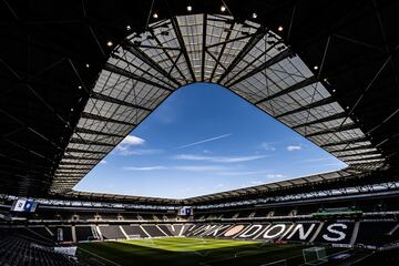 Este es el estadio que acogerá el debut de España contra Finlandia el 8 de julio. Se encuentra en el distrito de Milton Keynes, en Buckinghamshire, y fue inaugurado en 2007. Tiene capacidad para 30500 espectadores y en él se disputará también una de las semifinales. Además, acogió anteriormente partidos de la selección inglesa y de la sub-21. Tiene capacidad para 30000 espectadores y es la sede del Milton Keynes Dons Football Club.