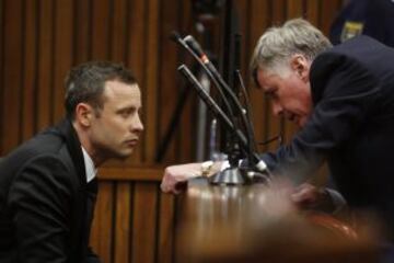 Continua el juicio al atleta sudafricano Oscar Pistorius, acusado de matar a tiros a su novia, la modelo Reeva Steenkamp.