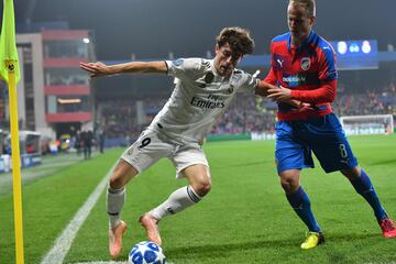 Álvaro Odriozola y David Limbersky.