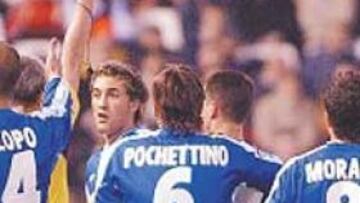 <b>INDIGNADO. </b>Serrano considera que no le faltó al respeto al árbitro.