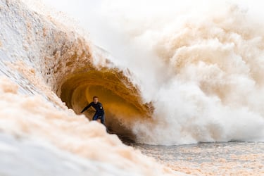 This image is free for editorial purposes only when used in relation to Red Bull Illume. Please always add the photographer credit: © Name of photographer / Red Bull Illume Photographer: Luca Salisbury, Athlete: Fletcher Brown, Location: Cape Solander, Sydney, Australia // Red Bull Illume 2023 // SI202310051451 // Usage for editorial use only //