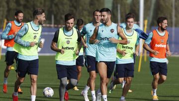 07/10/20
LEVANTE UD
CIUDAD DEPORTIVA BU?OL
ENTRENAMIENTO
ROCHINA
TOÑO
ROBER PIER