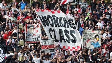 La afición, en el estadio de Vallecas.