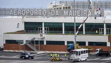 La fachada del aeropuerto de Madeira está siendo retocada para el cambio de nombre.