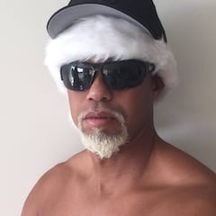 Tiger Woods se convierte en... "Mac Daddy Santa" por Navidad
