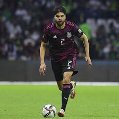 Néstor Araujo arribó a la Ciudad de México para arreglarse con América