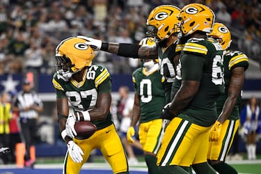 What helmet is Romeo Doubs wearing for the Packers? NFL Playoffs Wild Card