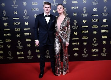 El defensor holand¨¦s y de la Juventus, Matthijs de Ligt y su novia Annekee Molenaar