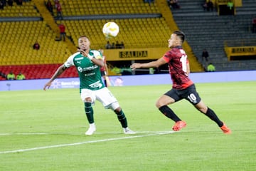 Independiente Santa Fe y Deportivo Cali jugaron en la segunda jornada del Torneo ESPN en el estadio El Campín. Se estrenaron varios de los refuerzos y el equipo bogotano consiguió la victoria 2-1.