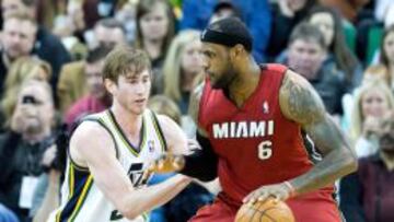 Gordon Hayward y LeBron James.