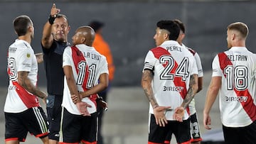 Argentine referee Dario Herrera (2-L) gestures in front of River Plate's players during the Argentine Professional Football League Tournament 2023 match between River Plate and Boca Juniors at El Monumental stadium in Buenos Aires on May 7, 2023. (Photo by ALEJANDRO PAGNI / AFP)