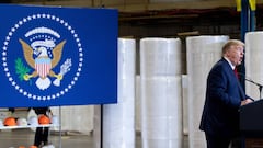 US President Donald Trump speaks to people at a Honeywell International Inc. factory during his first trip since widespread COVID-19 related lockdowns went into effect May 5, 2020, in Phoenix, Arizona. (Photo by Brendan Smialowski / AFP)