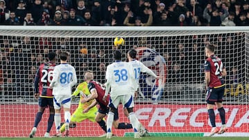 Lorenzo De Silvestri marca ante el Como.