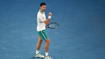 Djokovic grita en la final del Open de Australia.