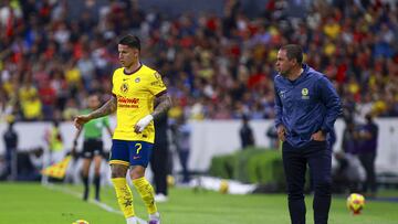 Brian Rodriguez and Andre Soares Jardine head coach of America during the 12th round match between Atlas and America as part of the Liga BBVA MX, Torneo Clausura 2025 at Jalisco Stadium, on March 15, 2025 in Guadalajara, Jalisco, Mexico.