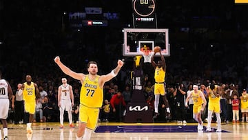 Doncic celebra la victoria tras puntear el último tiro de Hardaway Jr.