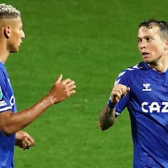 Everton avanza en la Carabao Cup sin James y Yerry Mina