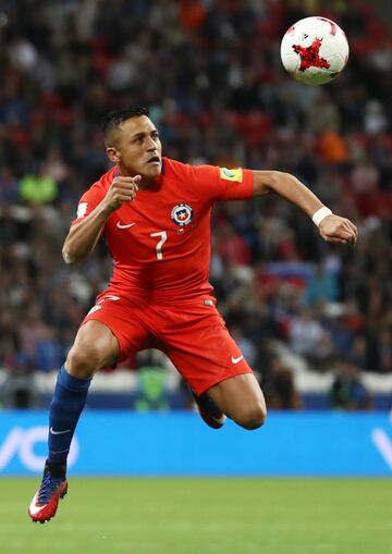 KAZAN, RUSSIA - JUNE 22: Alexis Sanchez of Chile heads the ball during the FIFA Confederations Cup Russia 2017 Group B match between Germany and Chile at Kazan Arena on June 22, 2017 in Kazan, Russia. (Photo by Alexander Hassenstein/Bongarts/Getty Images)