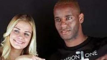 Flavio Conceiçao 'ficha" a Milene para promocionar ropa