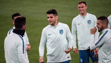 Atletico Madrid's forward Alvaro Morata from Spain (C) speaks with teammates as he takes part in a training session on the eve of the UEFA Champions League football match Juventus Vs Atletico Madrid on March 11, 2019 at the 'Juventus Stadium