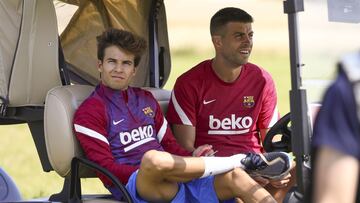 Riqui, junto a Busquets durante esta pretemporada.