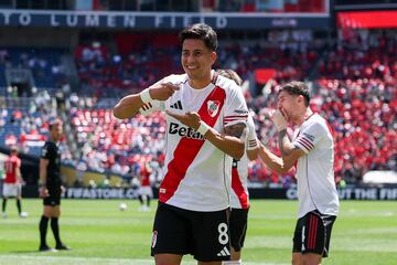Maximiliano Meza celebra su gol con River Plate en el Lumen Field de Seattle.