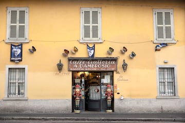 Algunas de esas comidas, cenas, son en Caff del Tasso 1476, en la Citt Alta de Brgamo, otras en Osteria DAmbrosio. 