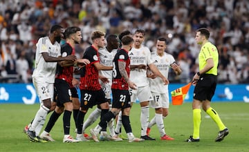 El pique entre los dos jugadores deriva en tangana tras acabar el partido. Bellingham y Asencio tambien terminaron enfrentados con el lateral.