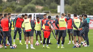 Los jugadores del Villarreal durante una sesión de entrenamiento.