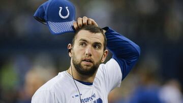 SEATTLE, WA - OCTOBER 01: Quarterback Andrew Luck #12 of the Indianapolis Colts walks on the sidelines in the second quarter of the game against the Seattle Seahawks at CenturyLink Field on October 1, 2017 in Seattle, Washington.   Jonathan Ferrey/Getty Images/AFP
 == FOR NEWSPAPERS, INTERNET, TELCOS &amp; TELEVISION USE ONLY ==