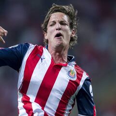 Chivas remonta de último minuto y derrota a Puebla gracias a Campestrini